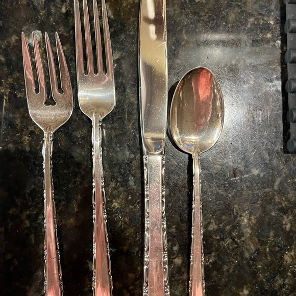 Vintage Sterling Silver Service for 8 Plus 10 Unique Serving Pieces - Picture 4 of 6